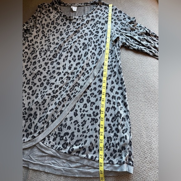 Leopard print grey and black maternity nursing long sleeve shirt Large - Picture 6 of 7